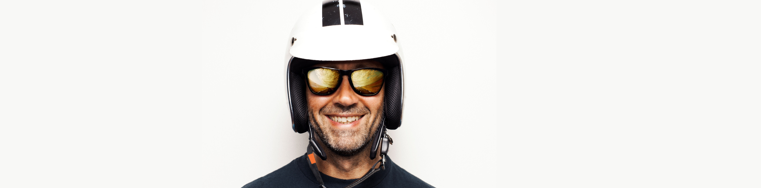 SOS-ID-Chip on motorcycle helmet